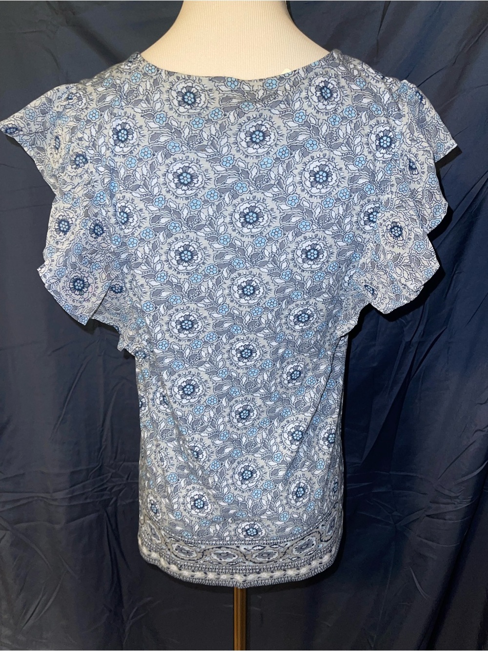 Lucky Brand Blue Floral V-Neck Flutter Sleeve Top - Picture 4 of 4